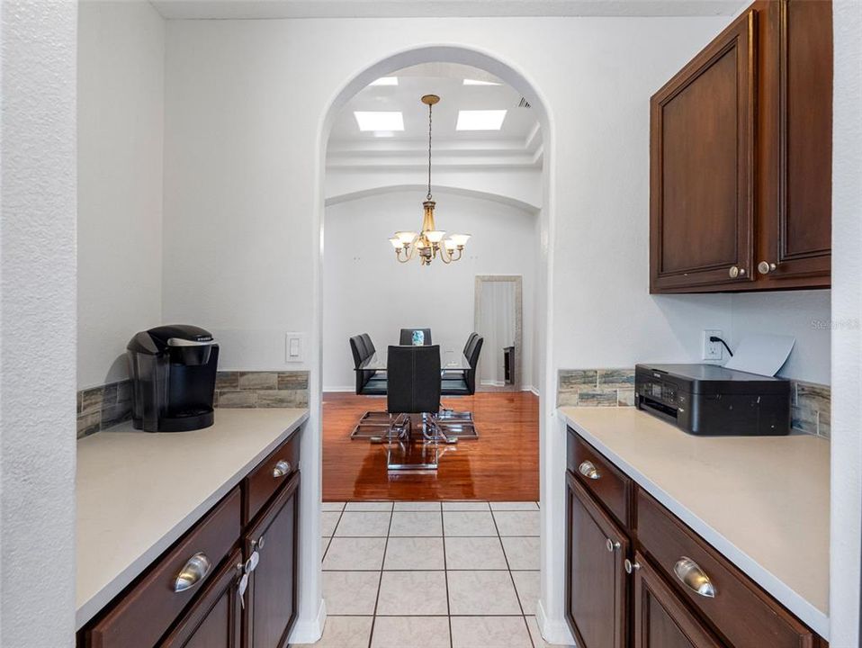 En Venta: $779,900 (4 camas, 3 baños, 2613 Pies cuadrados)