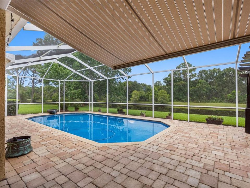 En Venta: $779,900 (4 camas, 3 baños, 2613 Pies cuadrados)