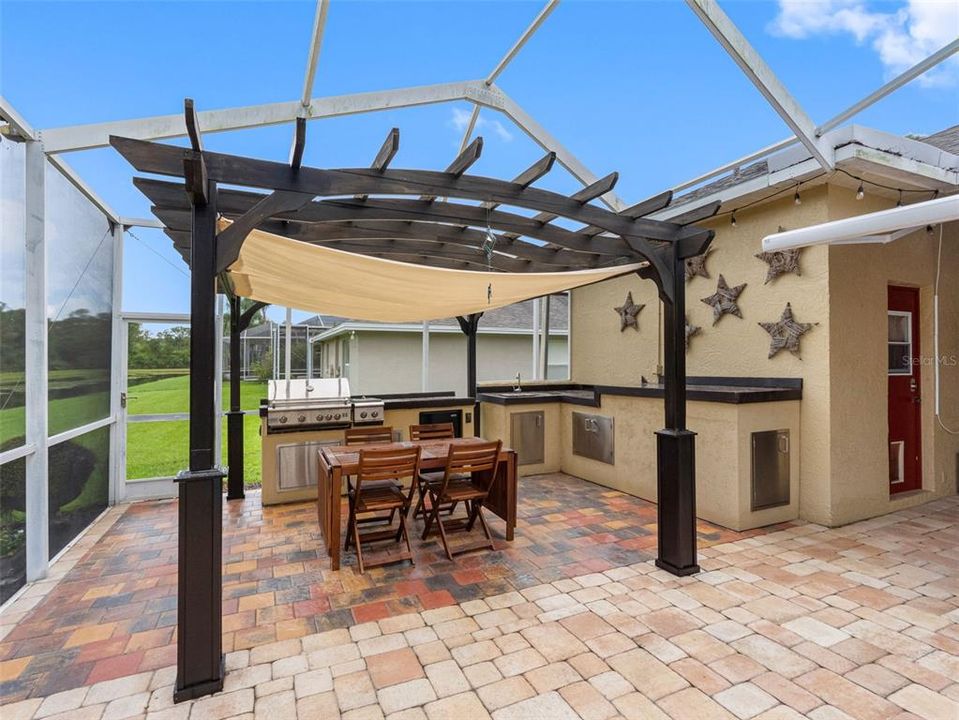 En Venta: $779,900 (4 camas, 3 baños, 2613 Pies cuadrados)