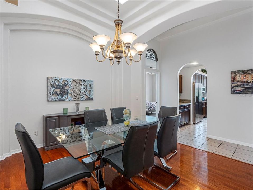 En Venta: $779,900 (4 camas, 3 baños, 2613 Pies cuadrados)