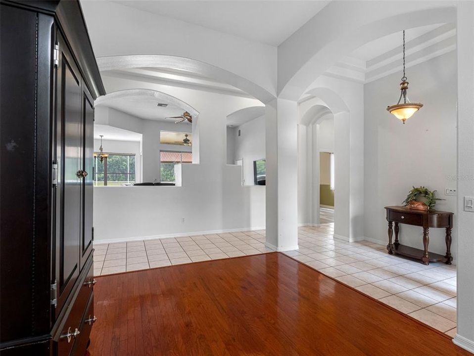 En Venta: $779,900 (4 camas, 3 baños, 2613 Pies cuadrados)