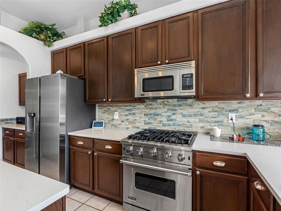 En Venta: $779,900 (4 camas, 3 baños, 2613 Pies cuadrados)