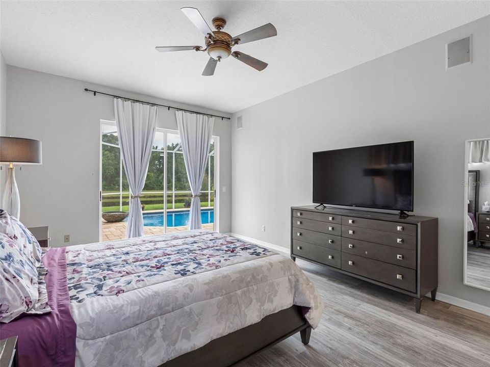 En Venta: $779,900 (4 camas, 3 baños, 2613 Pies cuadrados)