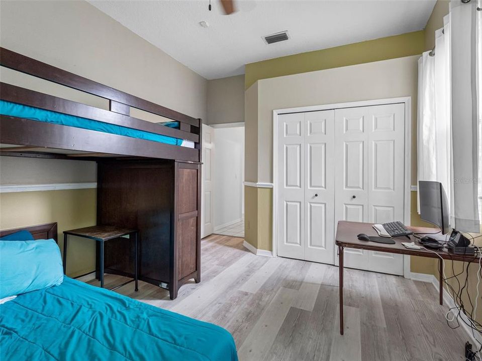 En Venta: $779,900 (4 camas, 3 baños, 2613 Pies cuadrados)