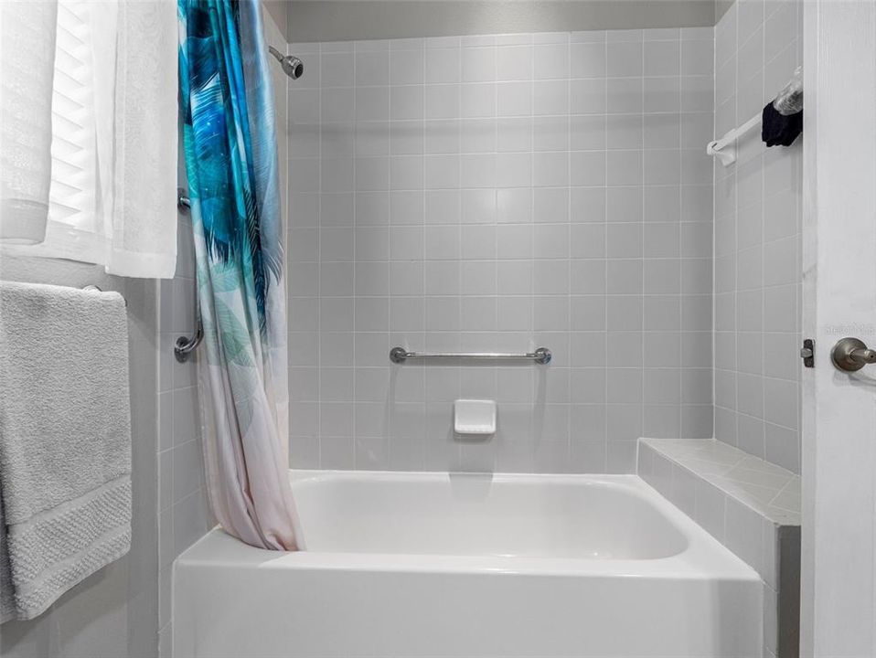 En Venta: $779,900 (4 camas, 3 baños, 2613 Pies cuadrados)