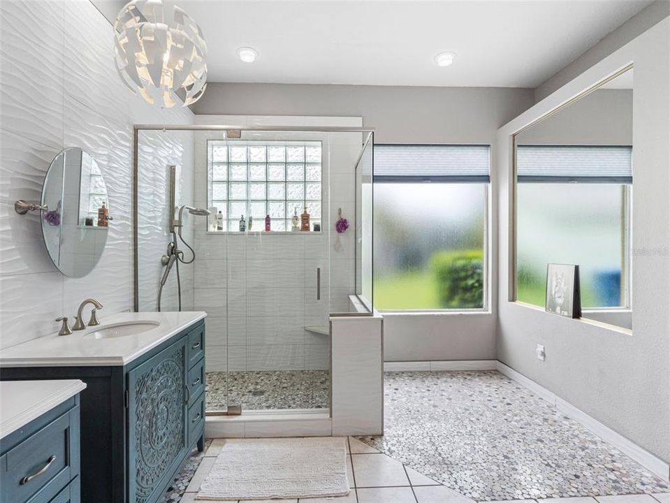 En Venta: $779,900 (4 camas, 3 baños, 2613 Pies cuadrados)