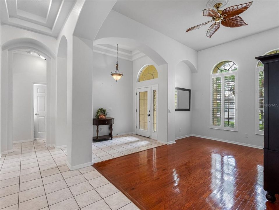 En Venta: $779,900 (4 camas, 3 baños, 2613 Pies cuadrados)