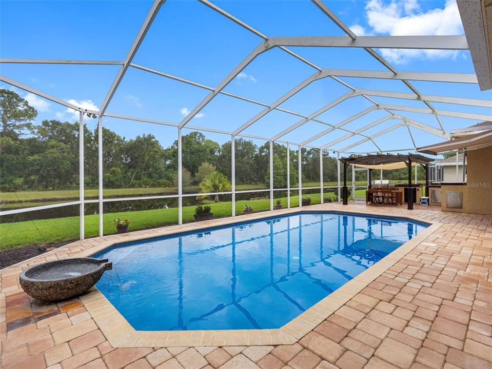 En Venta: $779,900 (4 camas, 3 baños, 2613 Pies cuadrados)