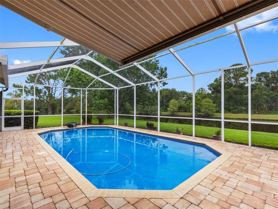 En Venta: $779,900 (4 camas, 3 baños, 2613 Pies cuadrados)