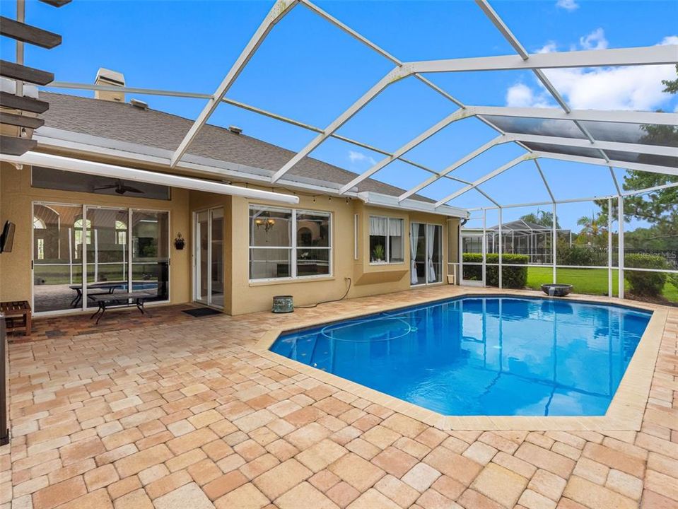 En Venta: $779,900 (4 camas, 3 baños, 2613 Pies cuadrados)