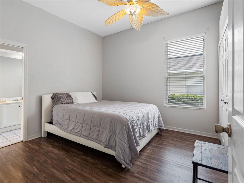 En Venta: $779,900 (4 camas, 3 baños, 2613 Pies cuadrados)