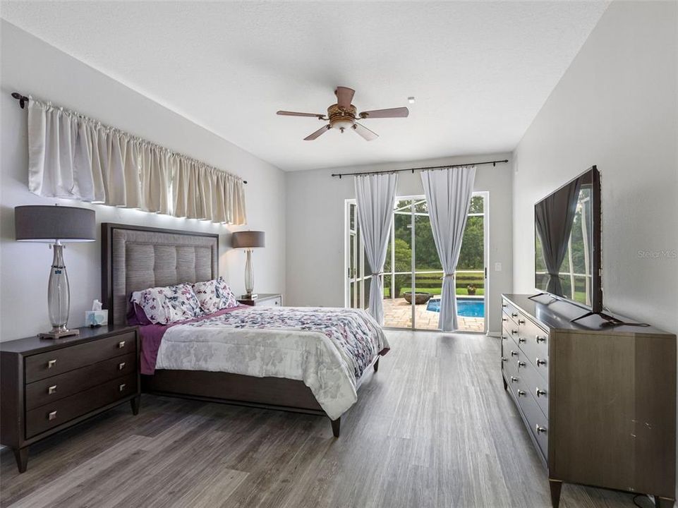 En Venta: $779,900 (4 camas, 3 baños, 2613 Pies cuadrados)