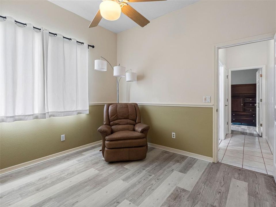 En Venta: $779,900 (4 camas, 3 baños, 2613 Pies cuadrados)