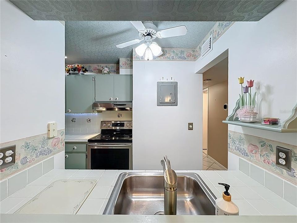 For Sale: $168,000 (2 beds, 2 baths, 897 Square Feet)