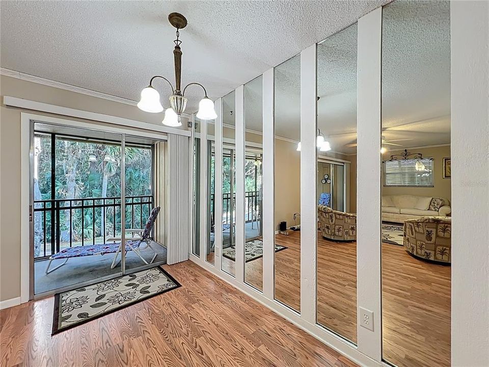 For Sale: $168,000 (2 beds, 2 baths, 897 Square Feet)