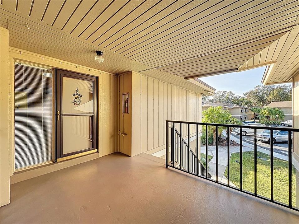 For Sale: $168,000 (2 beds, 2 baths, 897 Square Feet)