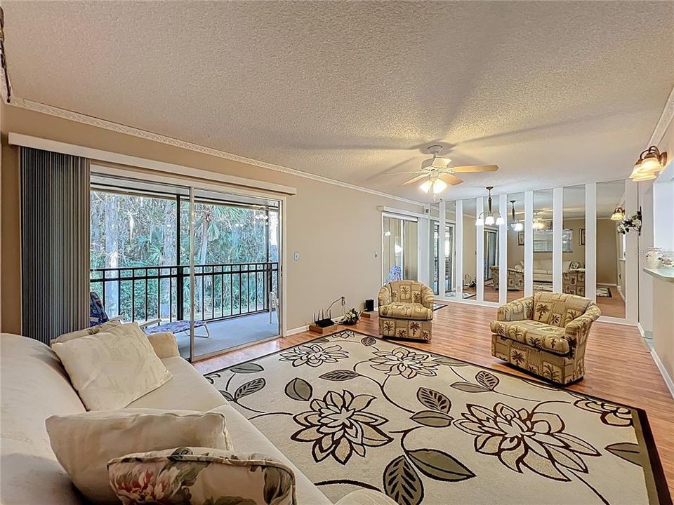 For Sale: $168,000 (2 beds, 2 baths, 897 Square Feet)