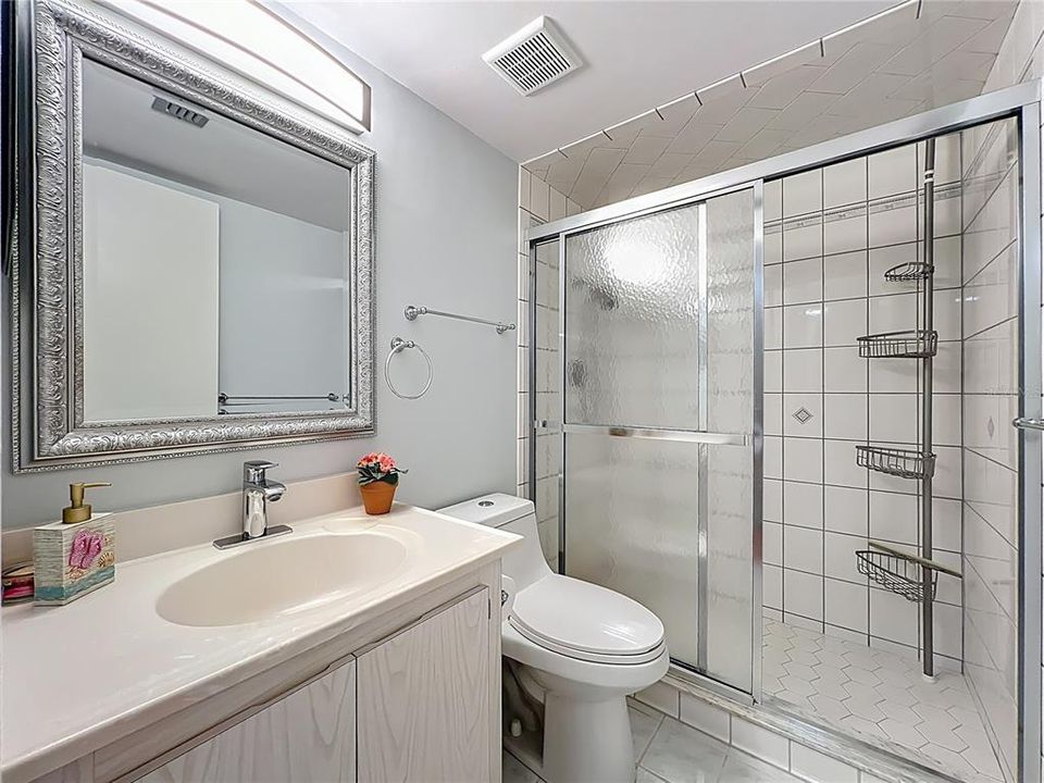 For Sale: $168,000 (2 beds, 2 baths, 897 Square Feet)