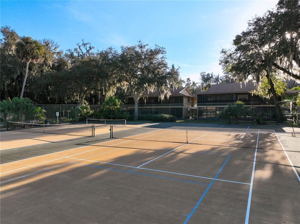 For Sale: $168,000 (2 beds, 2 baths, 897 Square Feet)