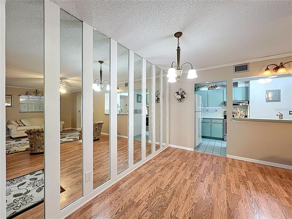 For Sale: $168,000 (2 beds, 2 baths, 897 Square Feet)