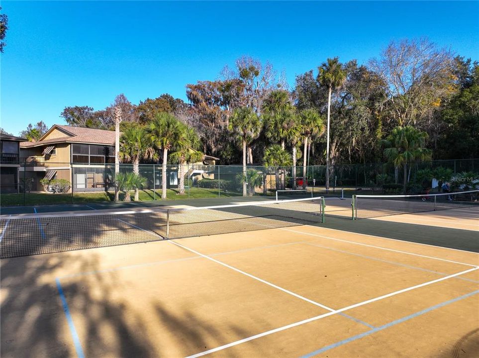 For Sale: $168,000 (2 beds, 2 baths, 897 Square Feet)