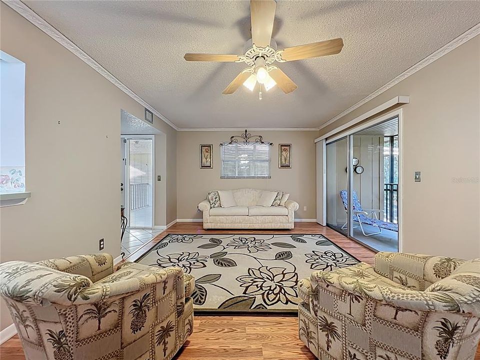 For Sale: $168,000 (2 beds, 2 baths, 897 Square Feet)