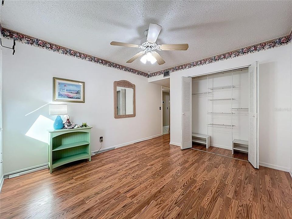 For Sale: $168,000 (2 beds, 2 baths, 897 Square Feet)