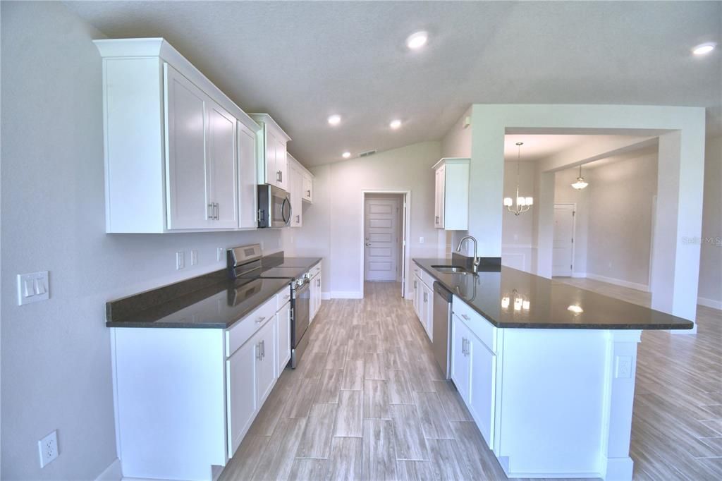 На продажу: $426,846 (3 спален, 2 ванн, 1970 Квадратных фут)