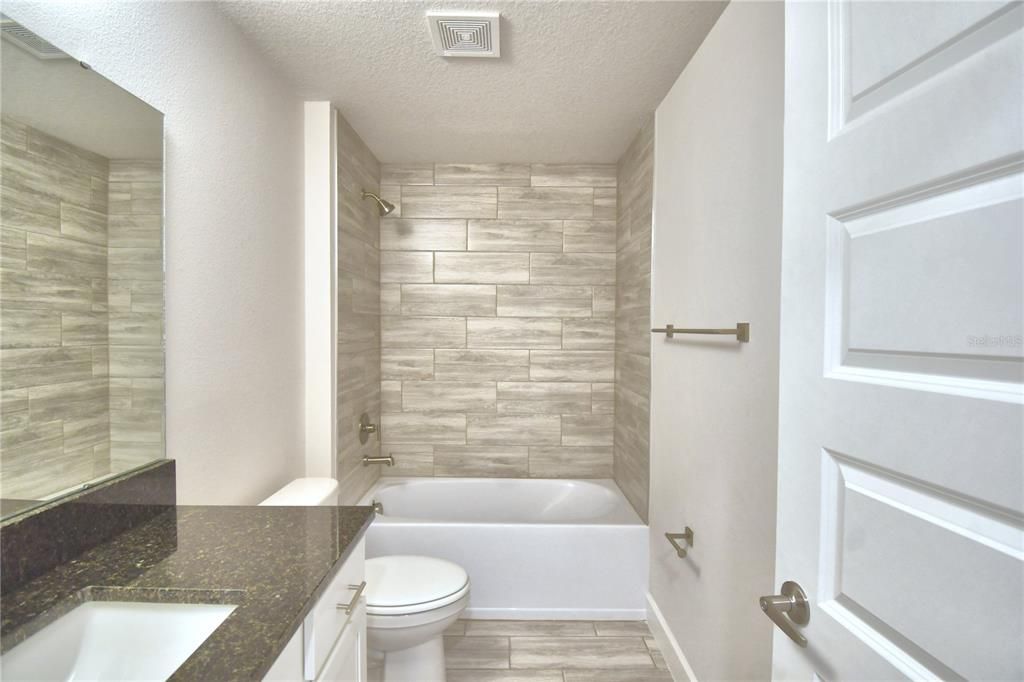 На продажу: $426,846 (3 спален, 2 ванн, 1970 Квадратных фут)