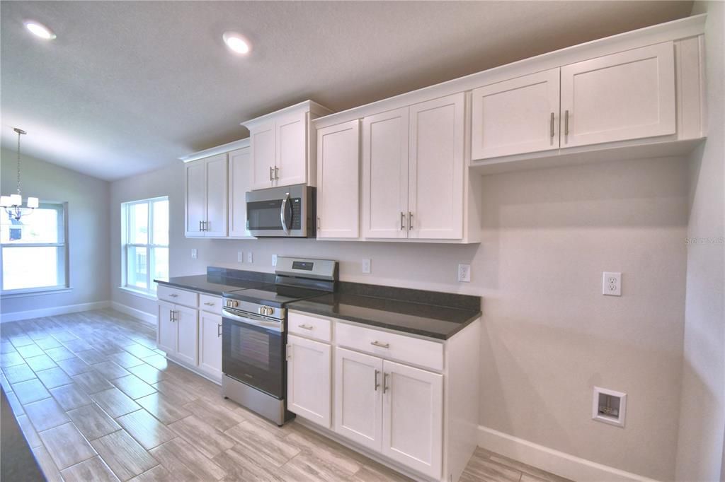 На продажу: $426,846 (3 спален, 2 ванн, 1970 Квадратных фут)