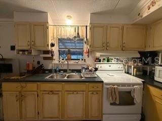 For Sale: $90,000 (2 beds, 2 baths, 924 Square Feet)