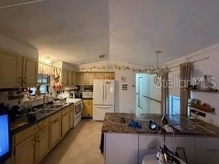 For Sale: $90,000 (2 beds, 2 baths, 924 Square Feet)