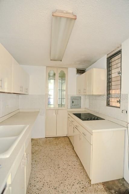 На продажу: $449,000 (2 спален, 1 ванн, 868 Квадратных фут)