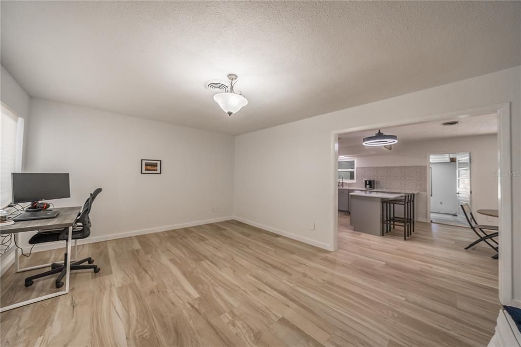 待售: $299,900 (3 贝兹, 2 浴室, 1512 平方英尺)