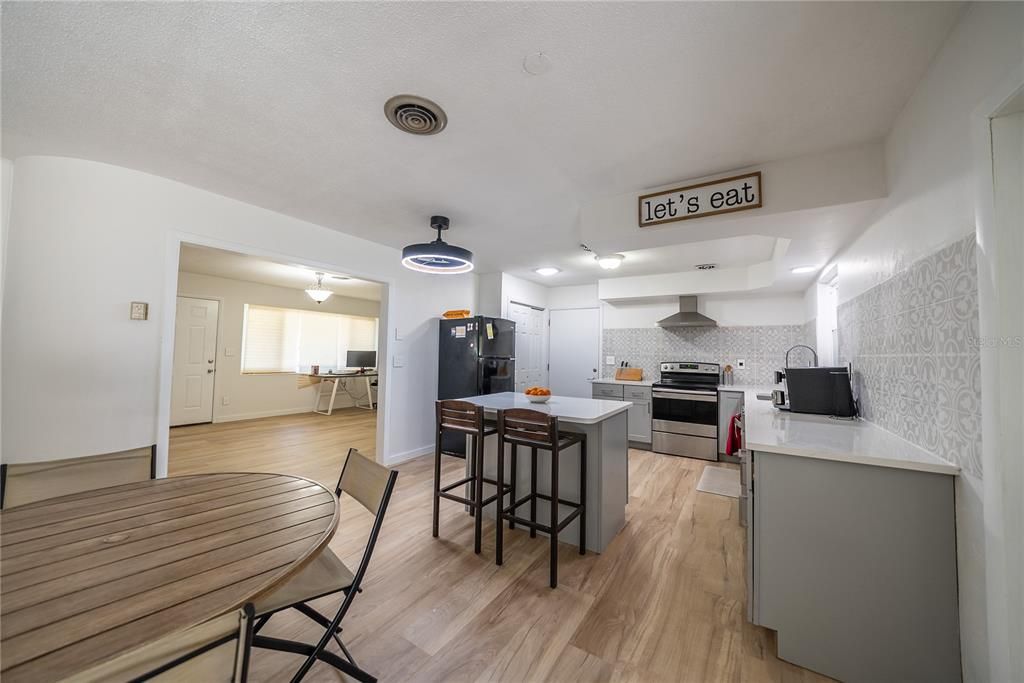 待售: $299,900 (3 贝兹, 2 浴室, 1512 平方英尺)