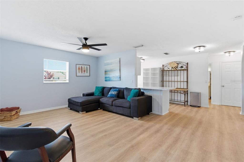 For Sale: $825,000 (6 beds, 0 baths, 2118 Square Feet)