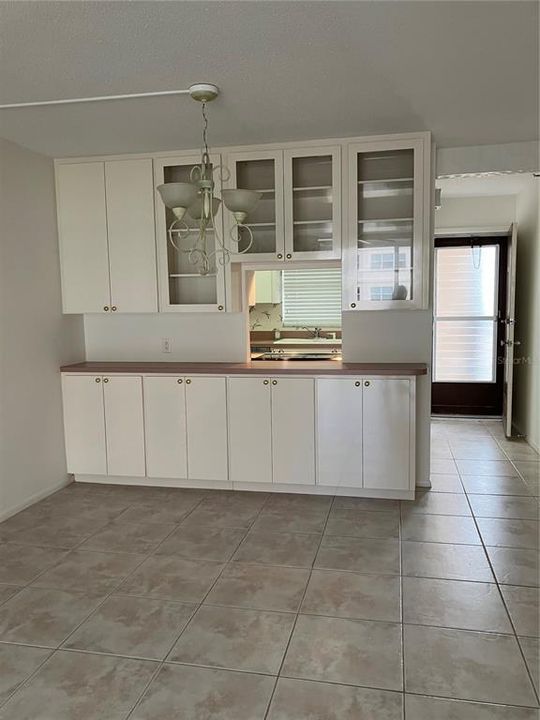 Под контрактом: $219,000 (2 спален, 2 ванн, 900 Квадратных фут)