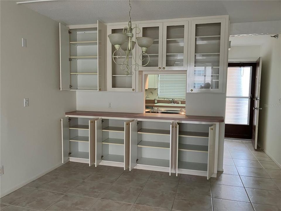 Под контрактом: $219,000 (2 спален, 2 ванн, 900 Квадратных фут)