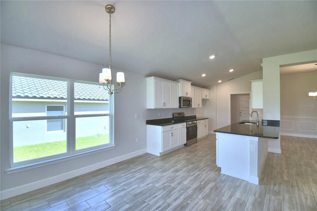 На продажу: $418,846 (3 спален, 2 ванн, 1970 Квадратных фут)