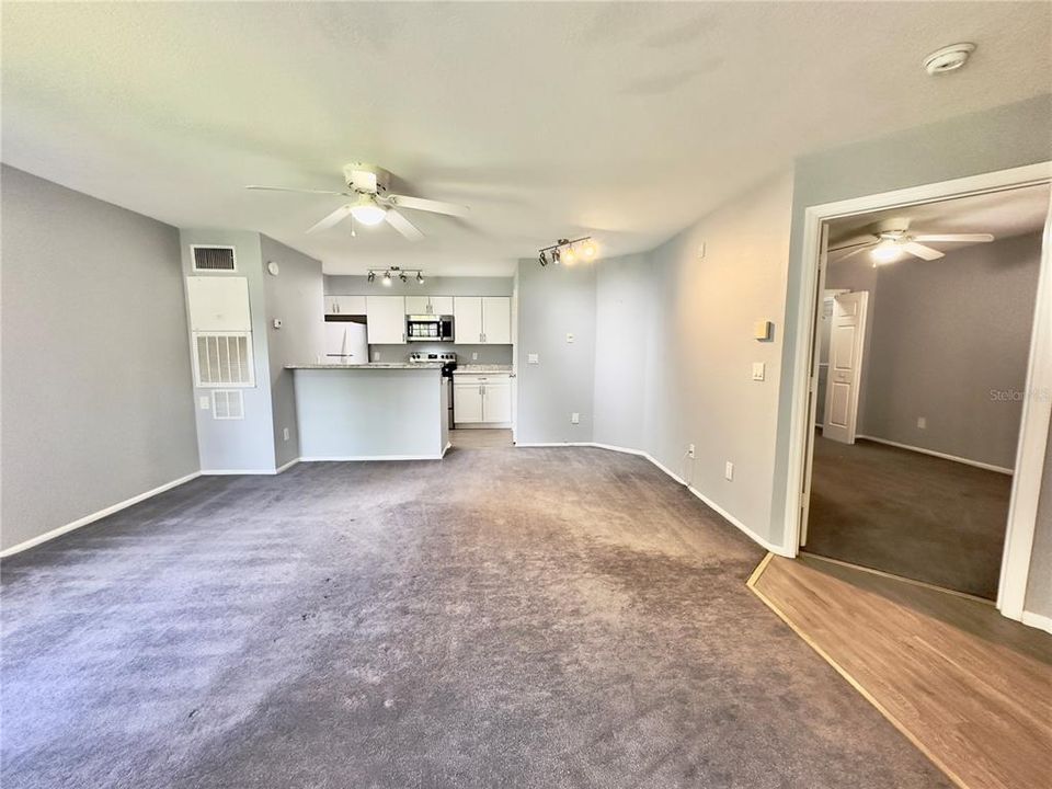 For Sale: $142,500 (1 beds, 0 baths, 732 Square Feet)