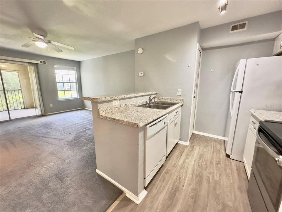 For Sale: $142,500 (1 beds, 0 baths, 732 Square Feet)