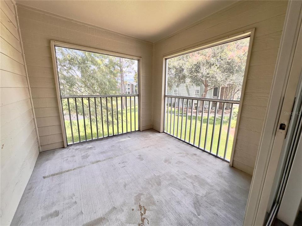 For Sale: $142,500 (1 beds, 0 baths, 732 Square Feet)