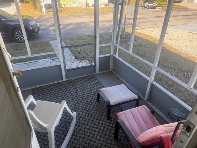 For Sale: $100,000 (3 beds, 1 baths, 829 Square Feet)