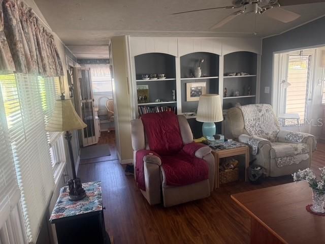 For Sale: $100,000 (3 beds, 1 baths, 829 Square Feet)