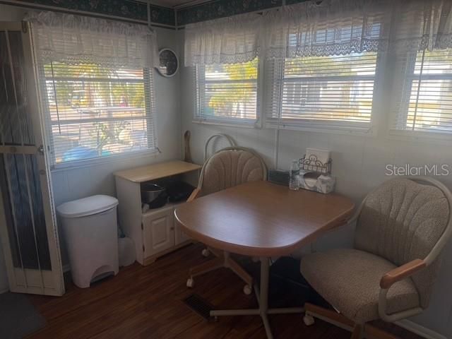 For Sale: $100,000 (3 beds, 1 baths, 829 Square Feet)