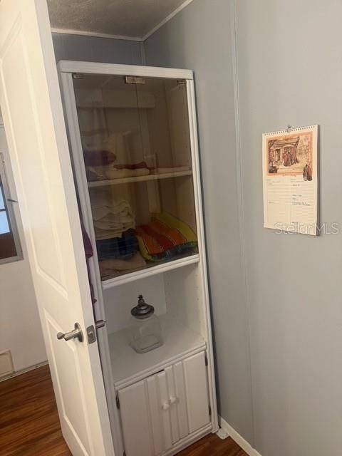 For Sale: $100,000 (3 beds, 1 baths, 829 Square Feet)