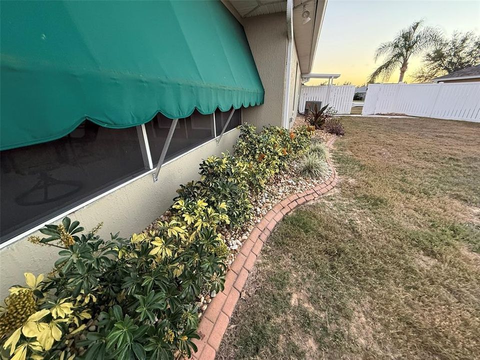 For Sale: $370,000 (3 beds, 2 baths, 1728 Square Feet)