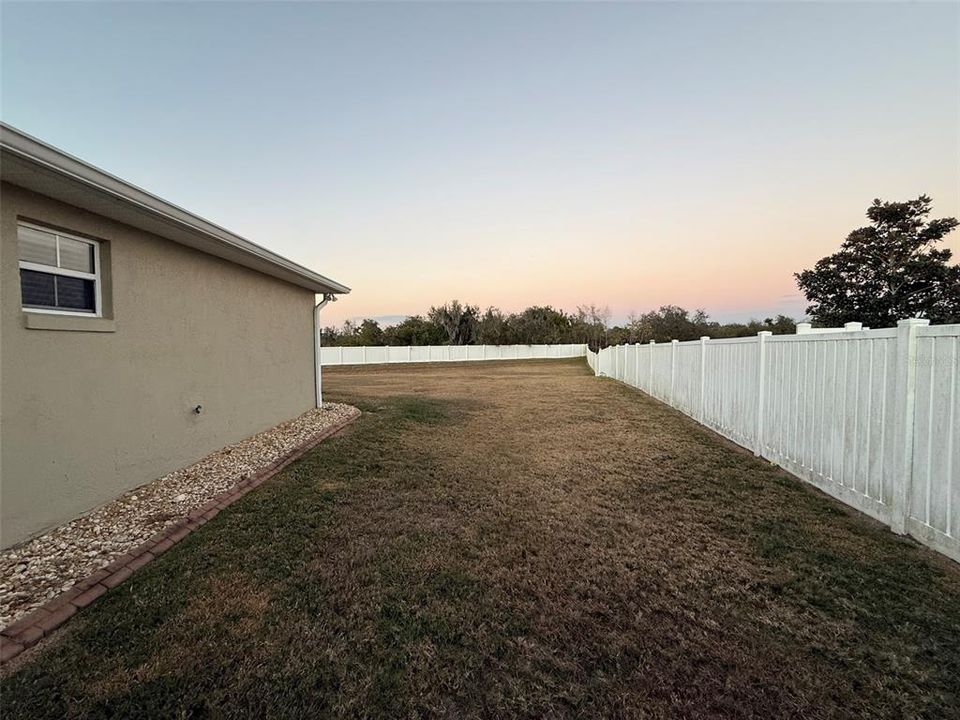 For Sale: $370,000 (3 beds, 2 baths, 1728 Square Feet)