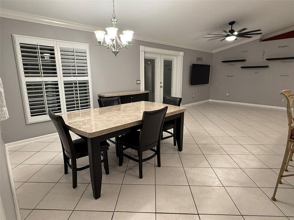 For Sale: $370,000 (3 beds, 2 baths, 1728 Square Feet)