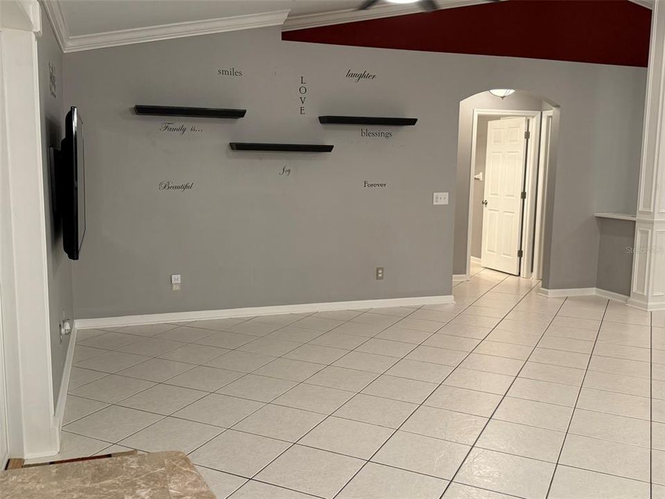 For Sale: $370,000 (3 beds, 2 baths, 1728 Square Feet)